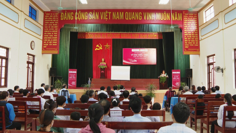 Trao tặng học bổng " V&igrave; em hiếu học " năm học 2022 - 2023