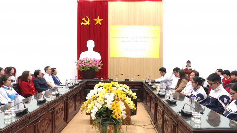 Trao "Học bổng XP - C&ugrave;ng em vượt kh&oacute; đến trường" tại th&agrave;nh phố Tam Điệp