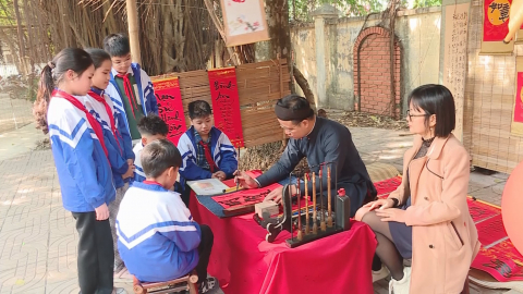 Gi&aacute;o dục &yacute; nghĩa ng&agrave;y Tết cổ truyền cho học sinh