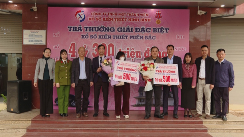 Trao giải đặc biệt xổ số kiến thiết miền Bắc 