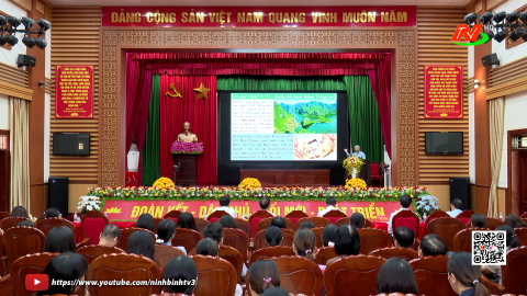 Bồi dưỡng l&yacute; luận ch&iacute;nh trị cho c&aacute;n bộ, gi&aacute;o vi&ecirc;n