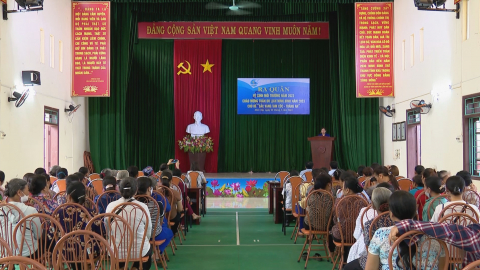 Phụ nữ Hoa Lư ra qu&acirc;n vệ sinh m&ocirc;i trường năm 2023