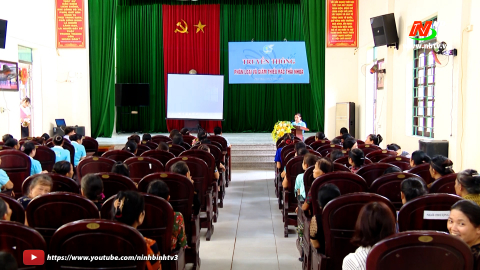 Phụ nữ Hoa Lư tuy&ecirc;n truyền giảm thiểu r&aacute;c thải