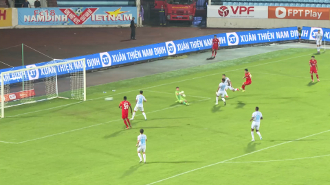 Th&eacute;p Xanh Nam Định thắng PVF-CAND 2-1