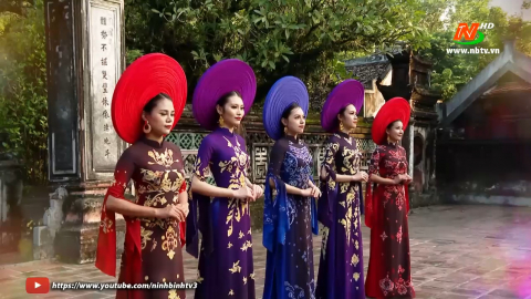 Quảng b&aacute; vẻ đẹp Ninh B&igrave;nh qua t&agrave; &aacute;o d&agrave;i Việt