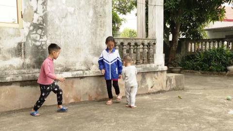 Chia sẻ y&ecirc;u thương với 4 em nhỏ mồ c&ocirc;i mẹ