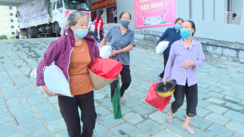 Gia Viễn hỗ trợ người ngh&egrave;o vượt qua dịch bệnh
