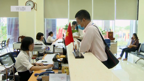 Tiếp tục giảm 37 khoản ph&iacute;, lệ ph&iacute; đến giữa năm 2022