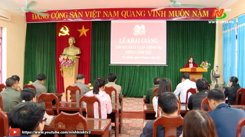 Y&ecirc;n Kh&aacute;nh khai giảng lớp sơ cấp L&yacute; luận ch&iacute;nh trị