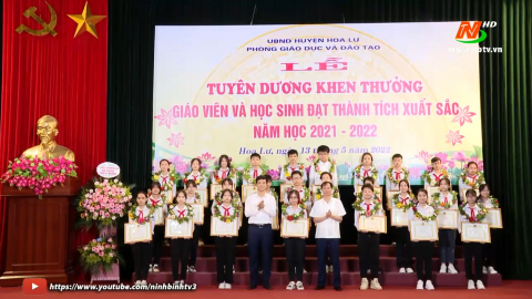 Hoa Lư tuy&ecirc;n dương khen thưởng gi&aacute;o vi&ecirc;n, học sinh đạt th&agrave;nh t&iacute;ch xuất sắc năm học 2021-2022