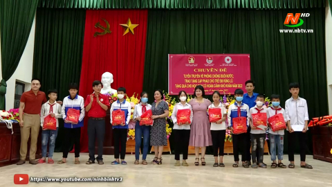 Chuy&ecirc;n đề ph&ograve;ng chống đuối nước cho trẻ em v&ugrave;ng lũ