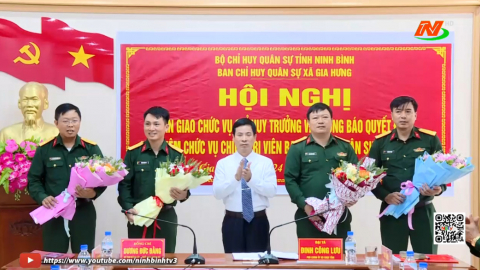 B&agrave;n giao chức vụ chỉ huy trưởng v&agrave; bổ nhiệm ch&iacute;nh trị vi&ecirc;n Ban CHQS x&atilde; Gia Hưng