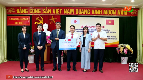 B&agrave;n giao thiết bị theo chương tr&igrave;nh viện trợ kh&ocirc;ng ho&agrave;n lại cấp cơ sở của Ch&iacute;nh phủ Nhật Bản 
