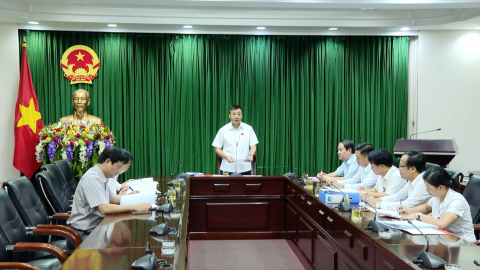 Đại biểu HĐND tỉnh kh&oacute;a XV thảo luận tại tổ