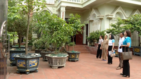 Phụ nữ tham gia hoạt động x&acirc;y dựng n&ocirc;ng th&ocirc;n mới