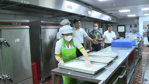 Tăng cường kiểm tra, kiểm so&aacute;t an to&agrave;n thực phẩm tại bếp ăn tập thể doanh nghiệp