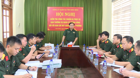 Kiểm tra nắm t&igrave;nh h&igrave;nh tại ban chỉ huy qu&acirc;n sự c&aacute;c x&atilde;, phường