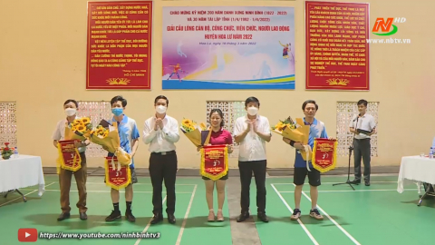 Khai mạc giải cầu l&ocirc;ng khối c&aacute;n bộ, c&ocirc;ng chức vi&ecirc;n chức, người lao động huyện Hoa Lư 