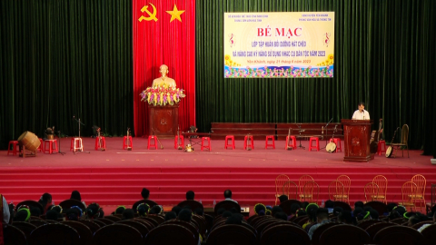 Y&ecirc;n Kh&aacute;nh bế mạc lớp bồi dưỡng nghệ thuật h&aacute;t ch&egrave;o