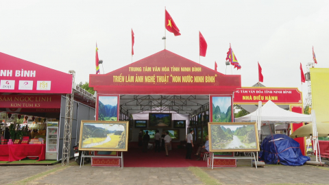 Triển l&atilde;m ảnh " Non nước Ninh B&igrave;nh "