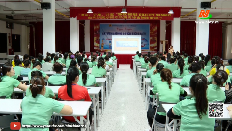 Tuy&ecirc;n truyền ATGT v&agrave; ph&ograve;ng chống ma t&uacute;y cho c&ocirc;ng nh&acirc;n, người lao động