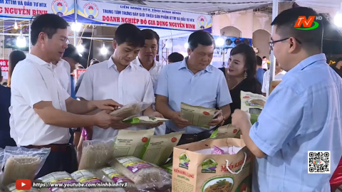 Trưng b&agrave;y, giới thiệu sản phẩm OCOP v&agrave; đặc sản v&ugrave;ng miền