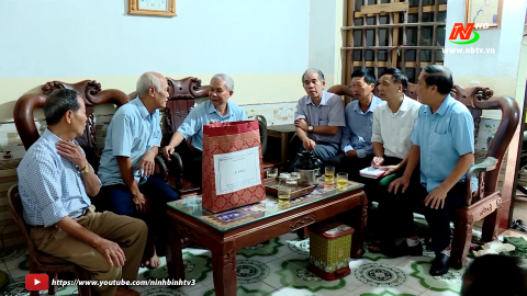 Thăm, tặng qu&agrave; nạn nh&acirc;n chất độc da cam