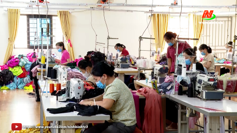 Phụ nữ Kim Sơn gi&uacute;p nhau ph&aacute;t triển kinh tế