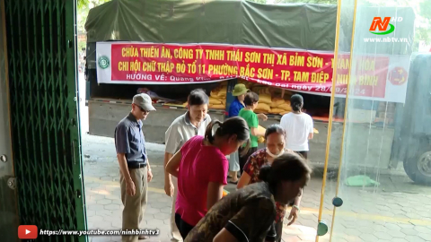 Chung tay ủng hộ, gi&uacute;p đỡ đồng b&agrave;o vũng b&atilde;o lũ 