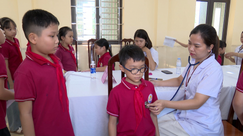 Chủ động kiểm tra, chăm s&oacute;c sức khỏe học sinh