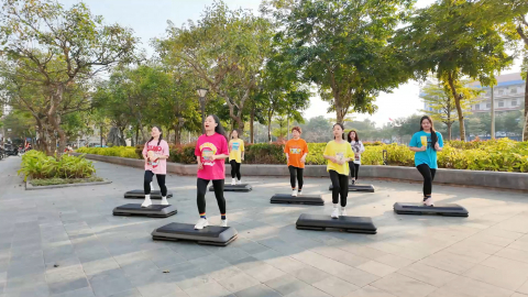 Steptok - Bắt nhịp hot trend