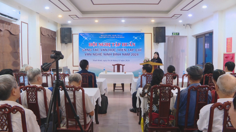 Tập huấn s&aacute;ng t&aacute;c văn học