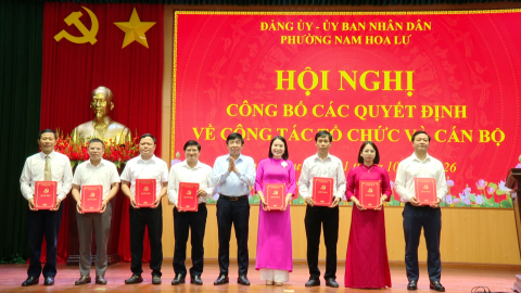 Phường Nam Hoa Lư c&ocirc;ng bố c&aacute;c quyết định về c&ocirc;ng t&aacute;c tổ chức, c&aacute;n bộ