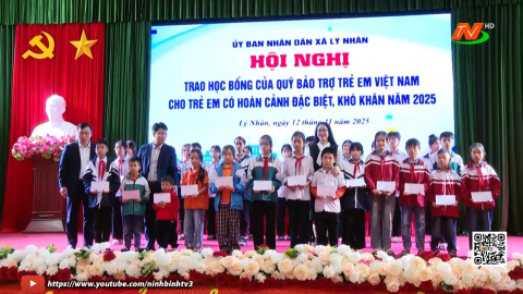 Trao 60 suất học bổng cho trẻ em c&oacute; ho&agrave;n cảnh đặc biệt kh&oacute; khăn