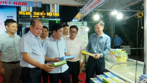 Khai mạc phi&ecirc;n chợ trưng b&agrave;y, giới thiệu sản phẩm OCOP v&agrave; ẩm thực v&ugrave;ng miền
