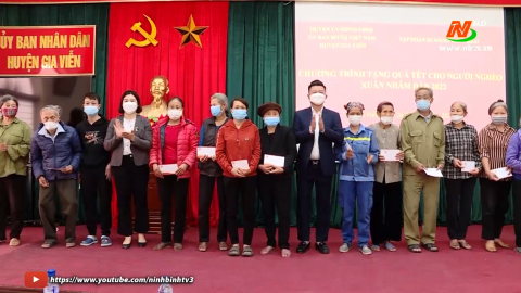 Gia Viễn chăm lo tết cho những người c&oacute; ho&agrave;n cảnh kh&oacute; khăn
