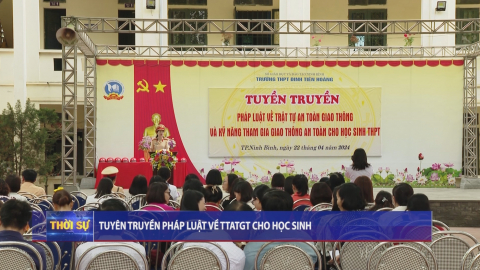 Tuy&ecirc;n truyền ph&aacute;p luật về TTATGT cho học sinh