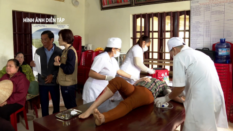 Diễn tập sơ t&aacute;n d&acirc;n ph&ograve;ng chống b&atilde;o k&egrave;m mưa lớn, nước biển d&acirc;ng