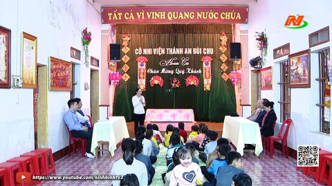 Thăm, tặng qu&agrave; Tết c&ocirc; nhi viện Th&aacute;nh An B&ugrave;i Chu