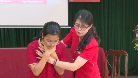 Đưa kỹ năng sơ cấp cứu v&agrave;o trường học