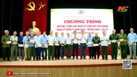 X&atilde; Rạng Đ&ocirc;ng gặp mặt, tặng qu&agrave; người c&oacute; c&ocirc;ng với c&aacute;ch mạng