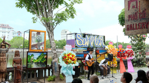Triển l&atilde;m mỹ thuật " Summer Art " tại phố cổ Hoa Lư
