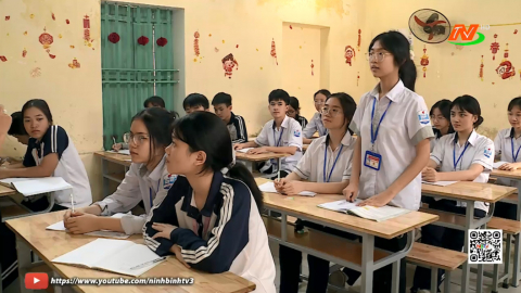 Gương s&aacute;ng tuổi hồng
