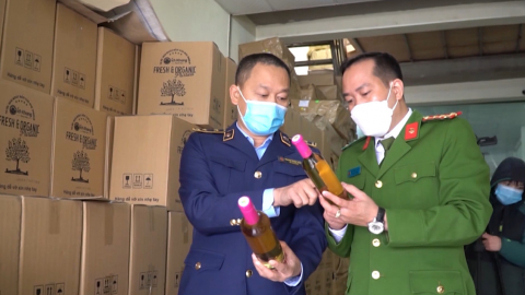 Kiểm so&aacute;t h&agrave;ng h&oacute;a ti&ecirc;u d&ugrave;ng dịp Tết