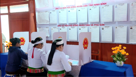 Gửi gắm niềm tin, trao trọng tr&aacute;ch với c&aacute;c Đại biểu d&acirc;n cử