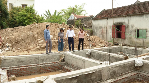 Người d&acirc;n phấn khởi v&igrave; chương tr&igrave;nh x&oacute;a nh&agrave; tạm, nh&agrave; dột n&aacute;t