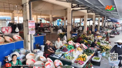 Chợ truyền thống gặp kh&oacute; trong kinh doanh