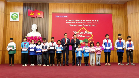 Tặng qu&agrave; Tết Nguy&ecirc;n đ&aacute;n B&iacute;nh Ngọ 2026 - 4/2/2026