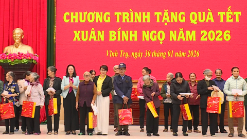 Thăm, tặng qu&agrave; nh&acirc;n dịp Tết Nguy&ecirc;n đ&aacute;n B&iacute;nh Ngọ