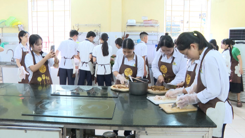 Gi&aacute;o dục hướng nghiệp